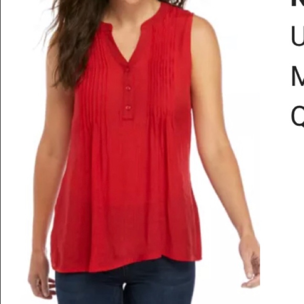 Sleeveless red blouse M pleated front